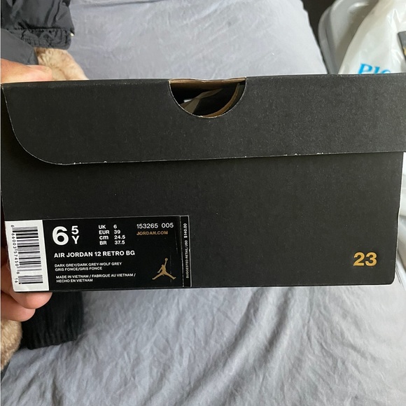 Womens jordan 12 - Picture 4 of 4